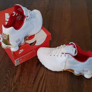 Womens Nike Shox Deliver - size 10